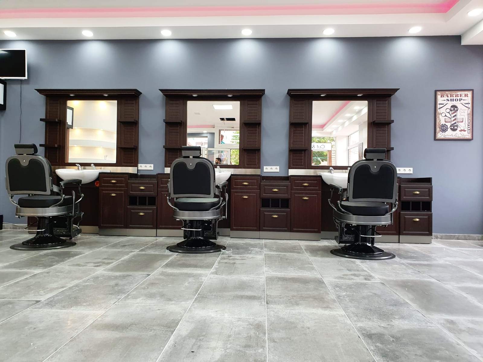 Classic Man Towel Cabinet